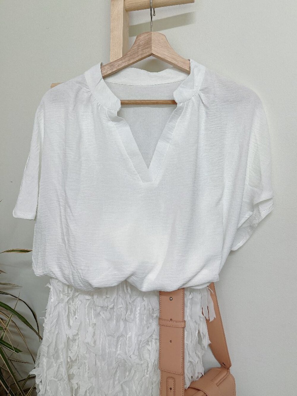White V-Neck Semi-Sheer Short Sleeve Top – Size M